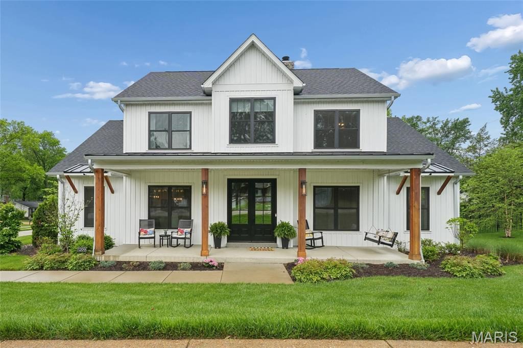 $1.7M, Modern farmhouse in Kirkwood
